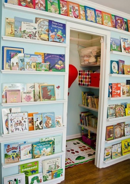 Garderobna soba za knjige in igrače